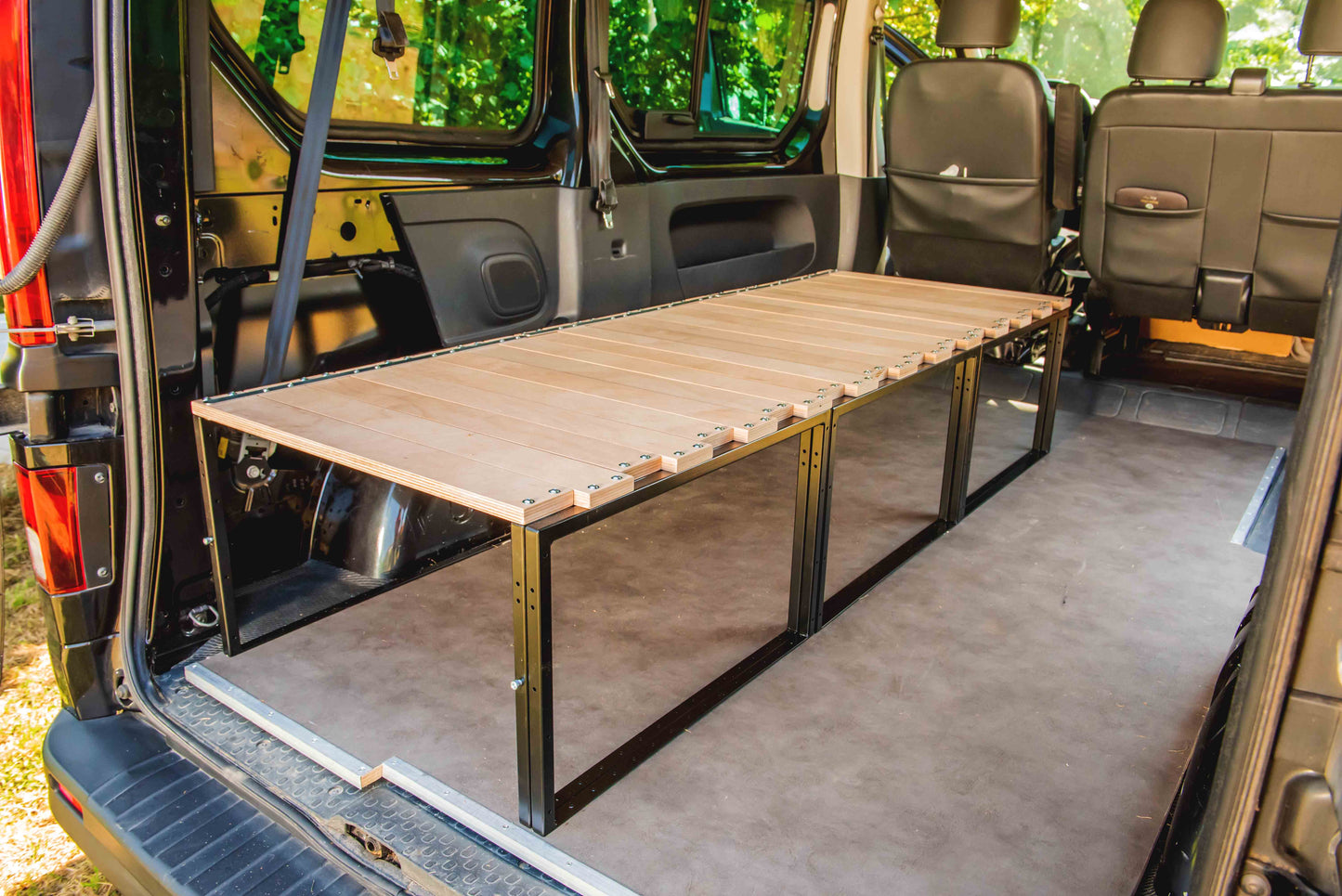Van-Bett aus Eisen und Holz