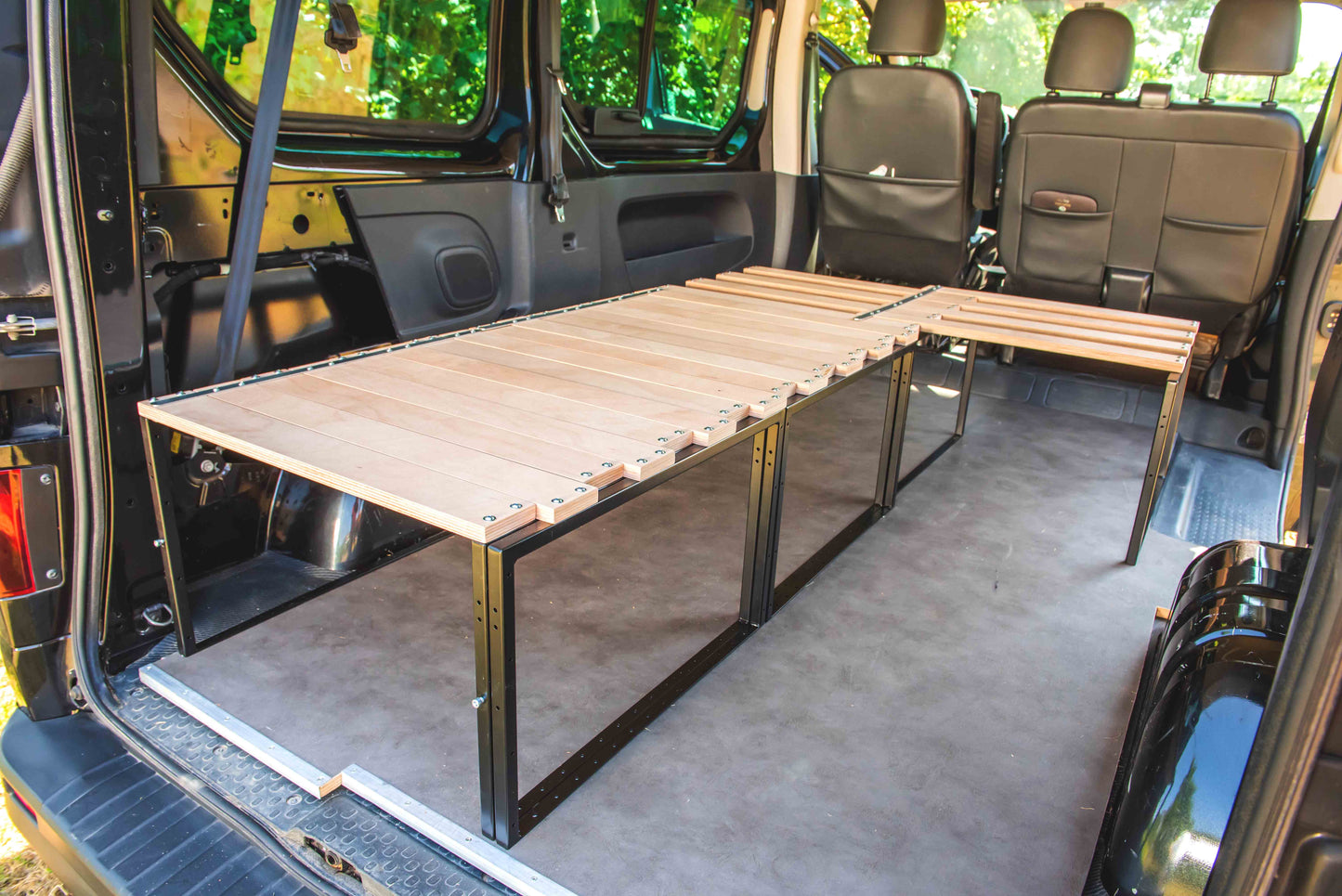 Van-Bett aus Eisen und Holz