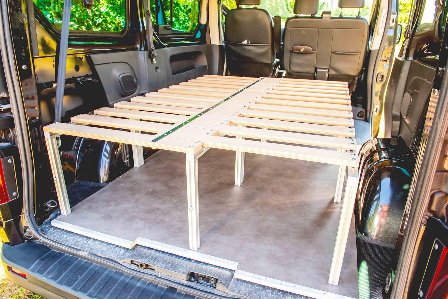 Letto van in alluminio e legno