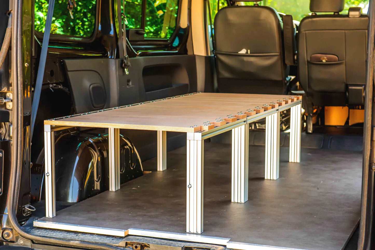 Letto van in alluminio e legno
