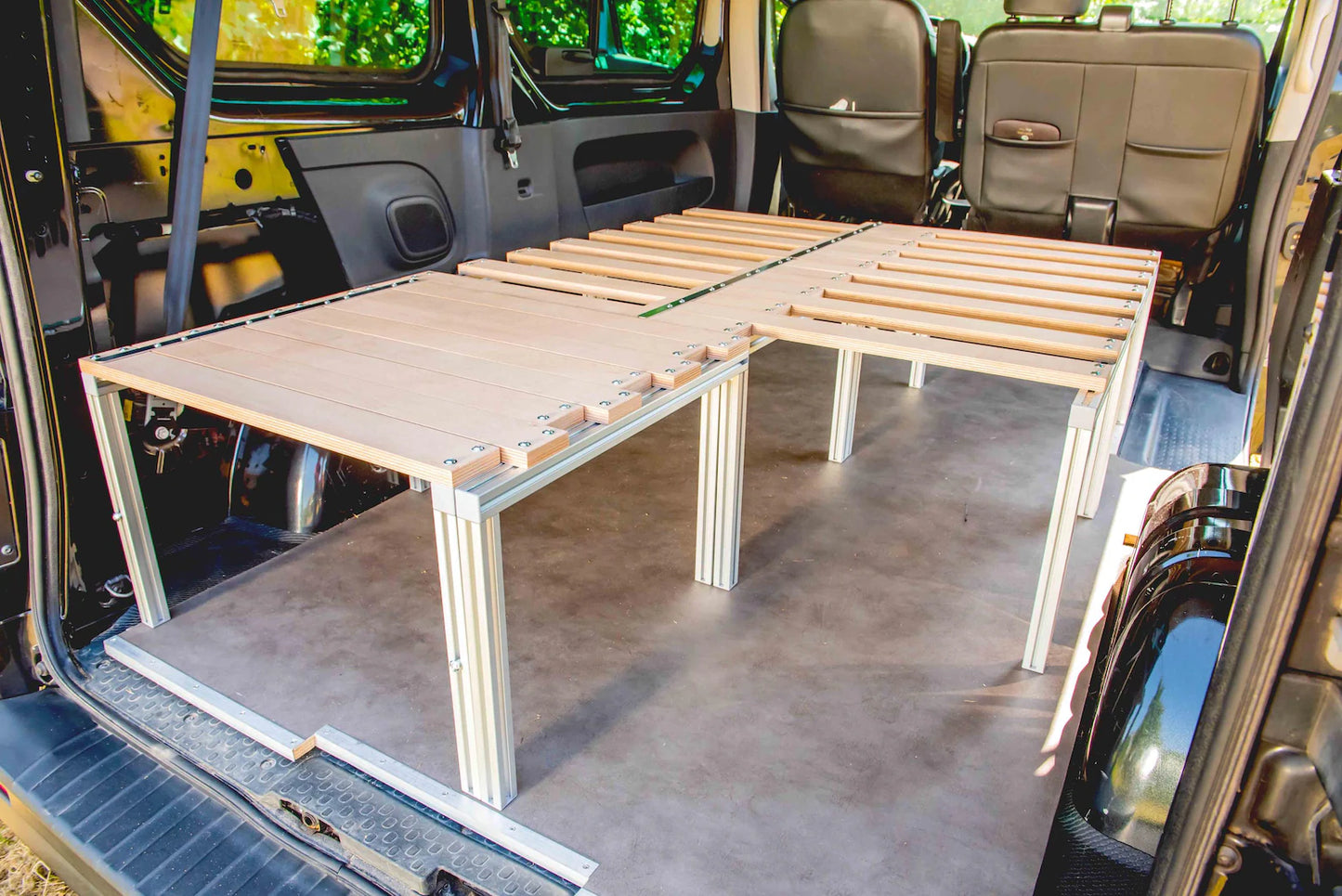 Letto van in alluminio e legno