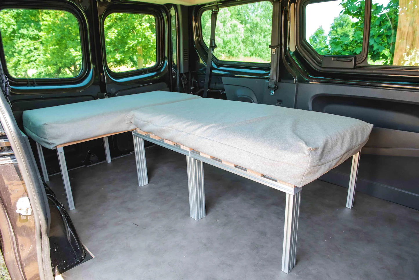 Letto van in alluminio e legno